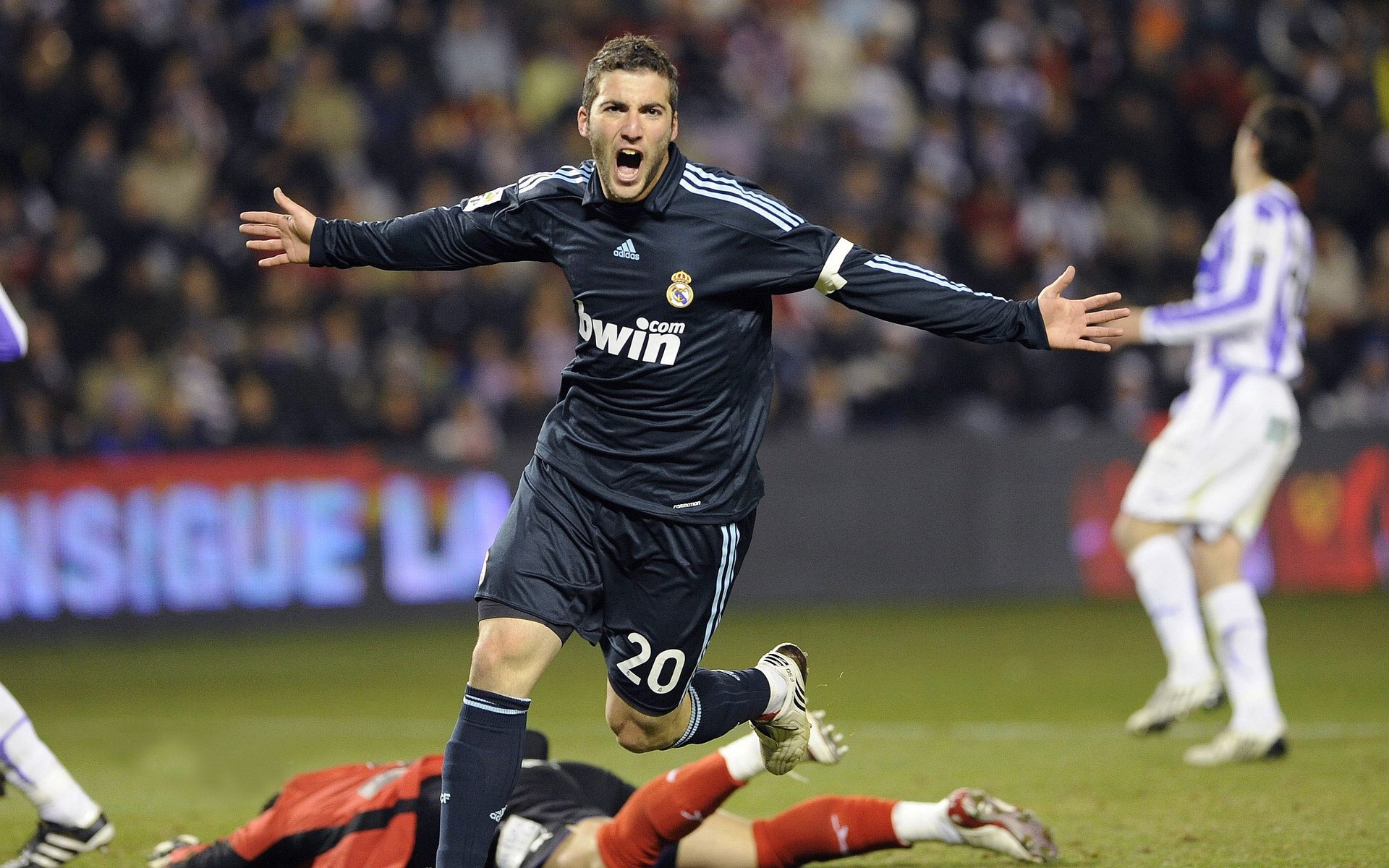 争冠悬念升级：五大联赛积分榜最新排名，五大联赛最终积分榜