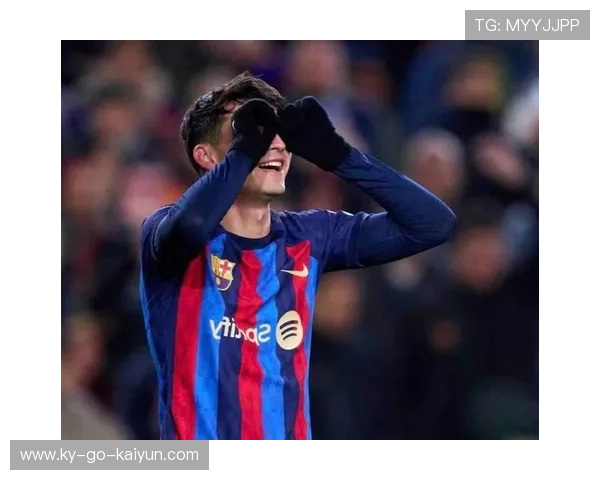 巴萨快速换边后形成单刀，佩德里一蹴而就